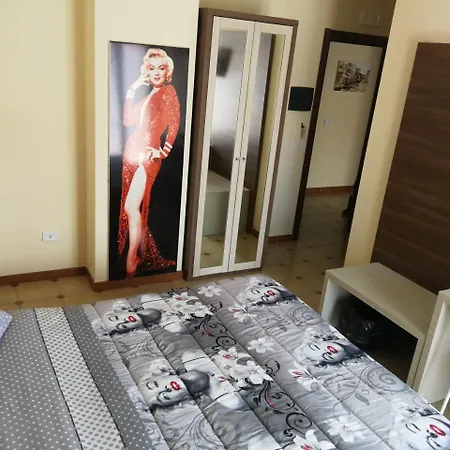 Hollywood Villarosa