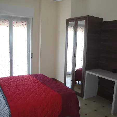 Hollywood Bed and Breakfast 3*